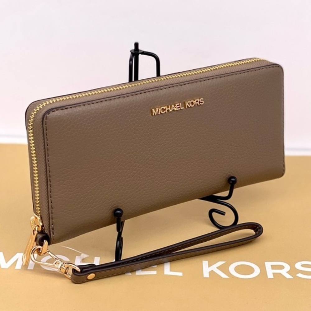 Michael Kors Large Continental
Wallet Wristlet Dusk Color